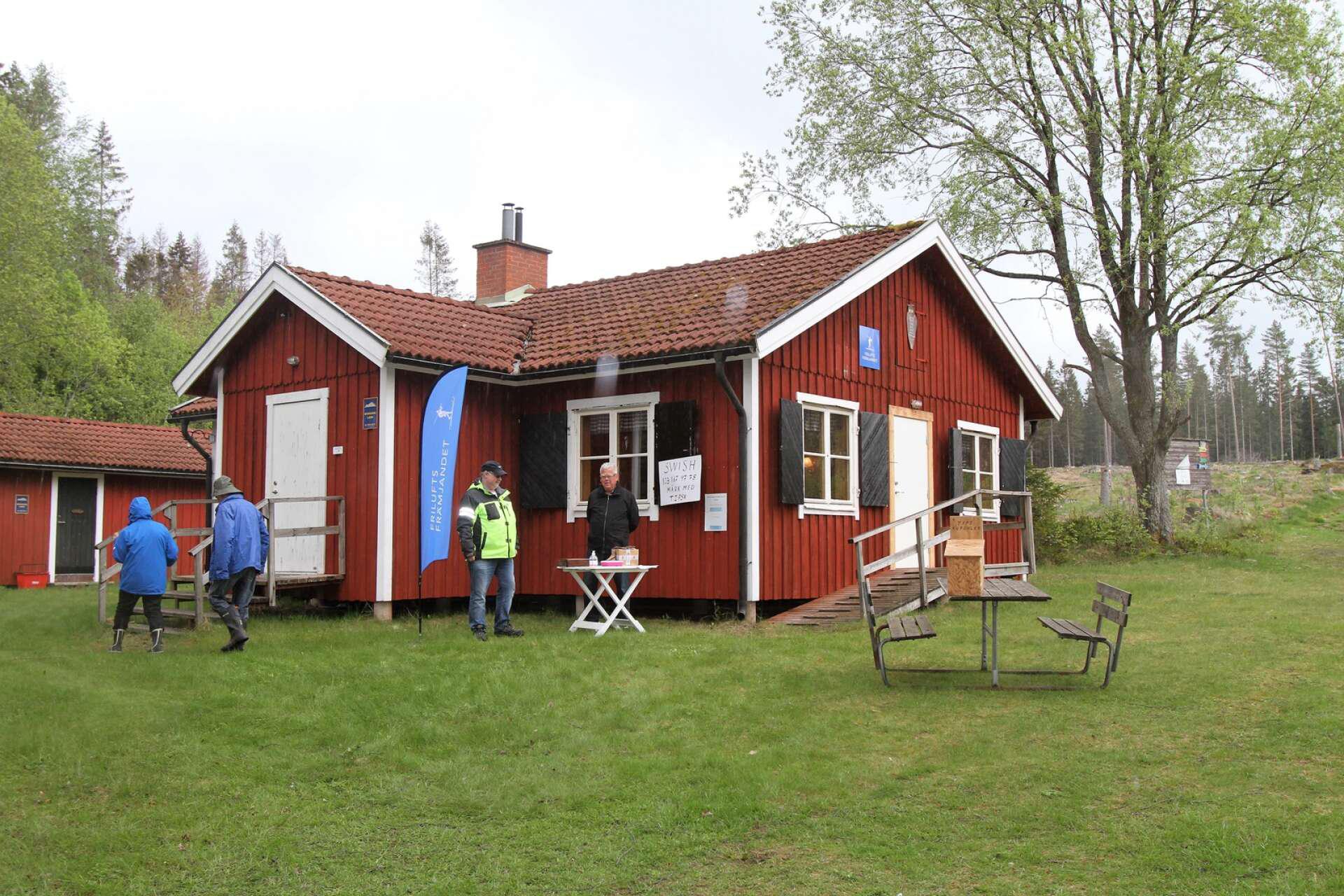Sättrastugan-med-besökare