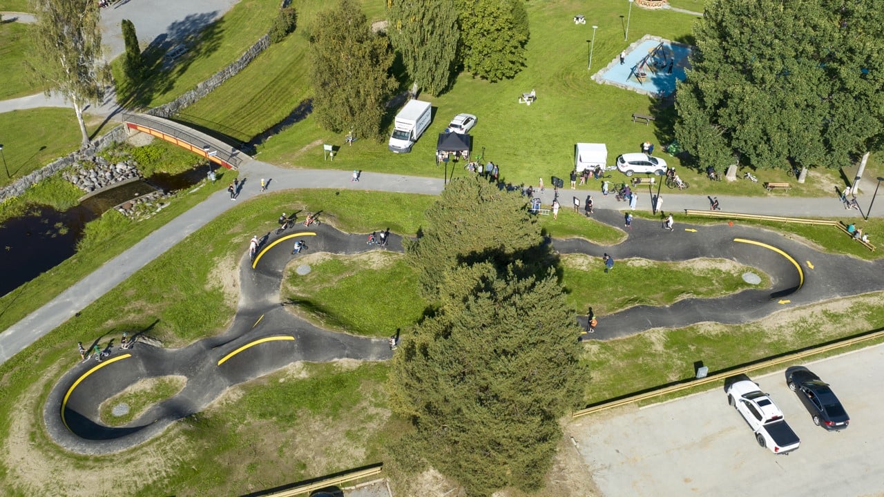 Flygbild över pumptrack