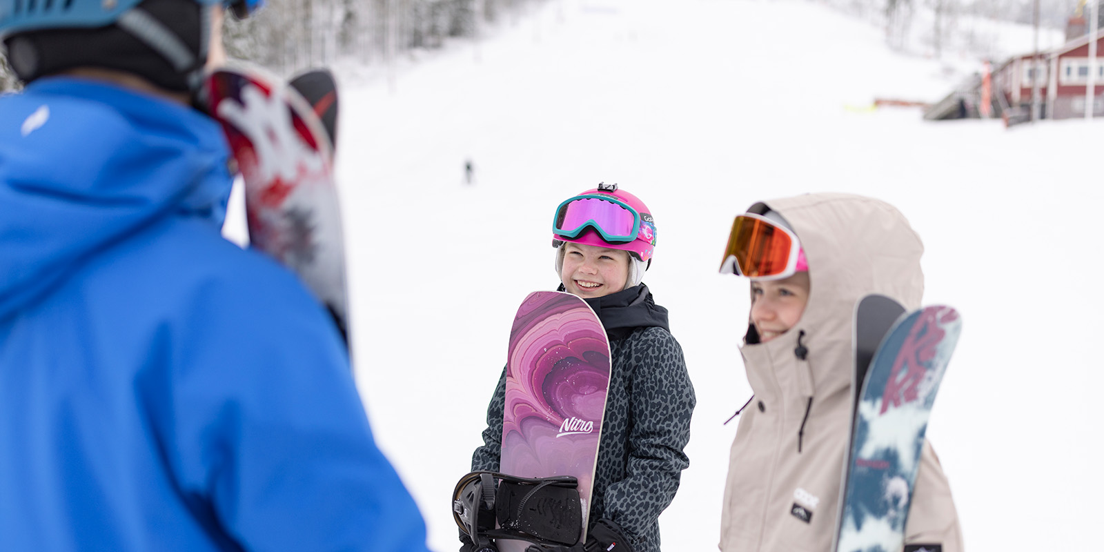 Barn-med-snowboards-NiclasVestefjell.jpg